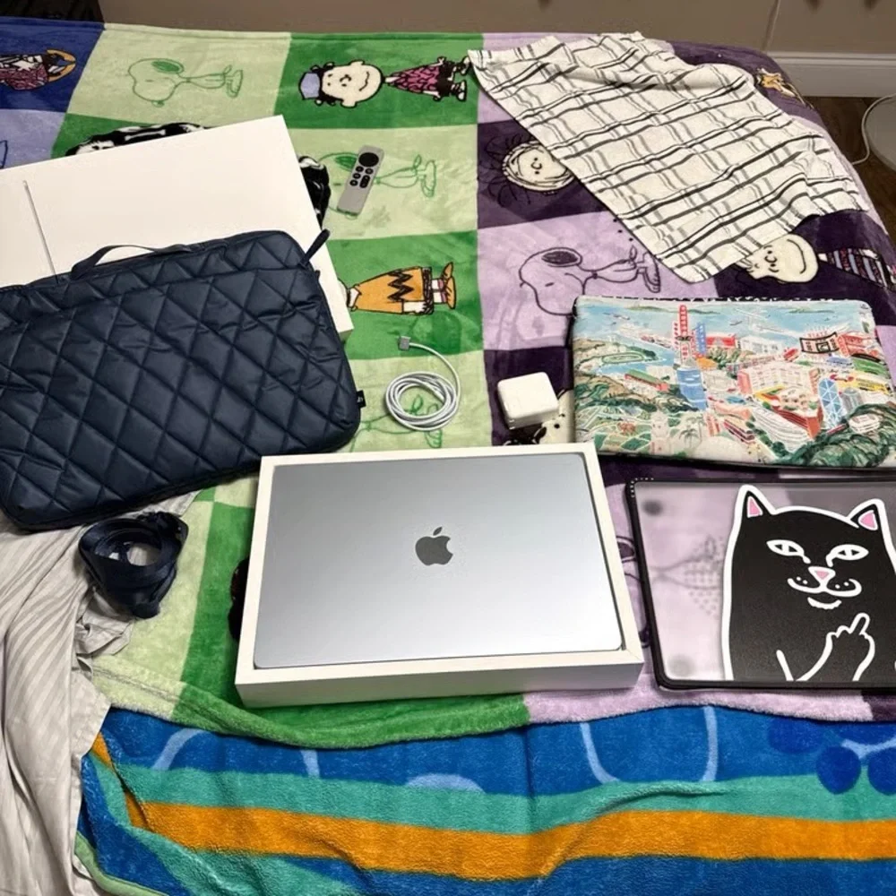 Used Apple Sleek Silver Laptop for Home Office